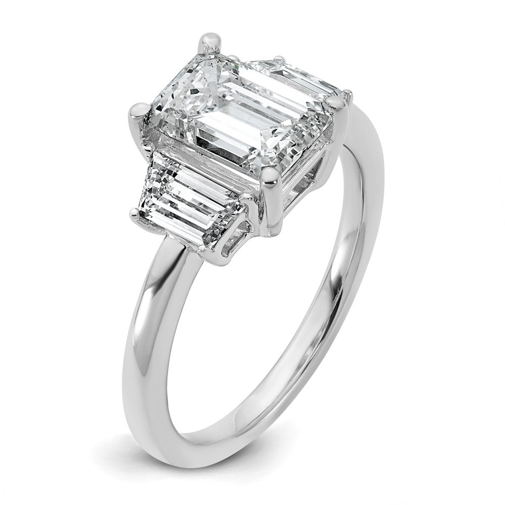 14kw 2 3/4ct Lab Grown Diamond VS+ F+ Emerald&Trapezoid Eng Ring