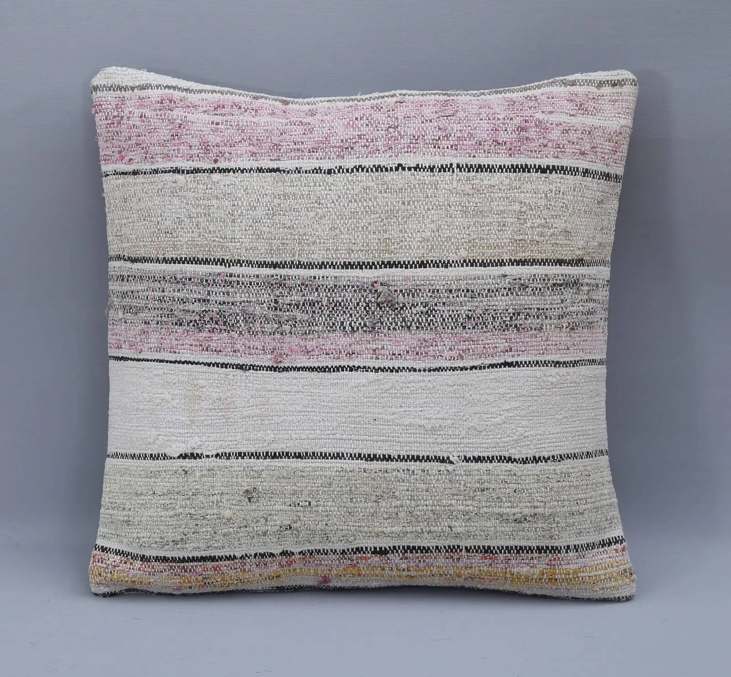 RC 27216 1 BEIGE PILLOWS