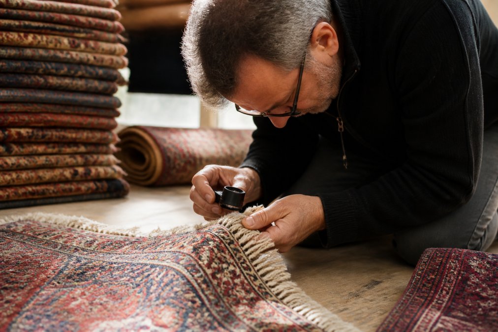 Identifying Age of Antique Persian Rugs: A Complete Guide
