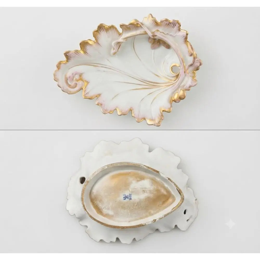 A masterpiece to your collection with this exquisite porcelain dish by KPM (Königliche Porzellan-Manufaktur)