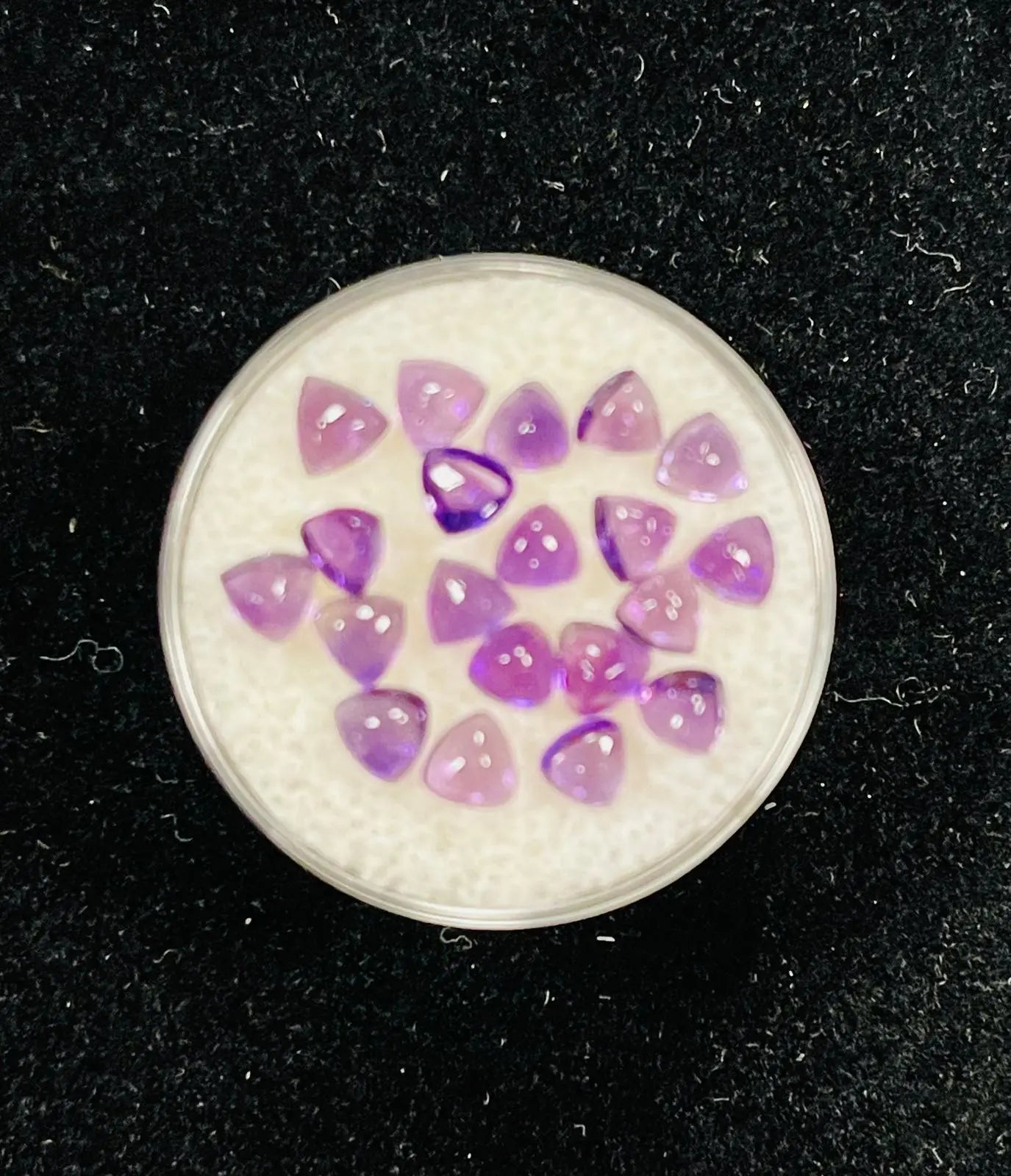 AAA+ Certified 20 Pieces, Purple Amethyst Hearts(Trillion Cab) Shaped Brazil Gemstone Weight 5.39 Ct. Size 4 mm. ABC Jewelries