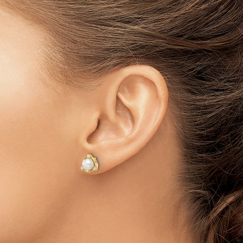 14k 1/10 ct Lab Grown Diamond VS/SI+ G+ & 5.50 mm FWC Pearl Post Earrings