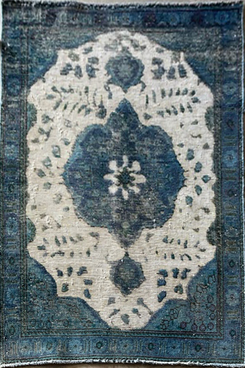 Hand Knotted Persian Rug 4'6" x 3'2" R17799