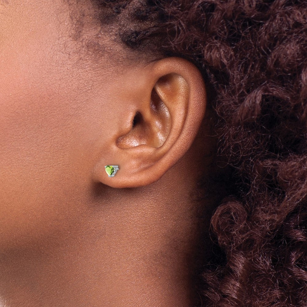 Sterling Silver Rhodium-plated 4mm Heart Peridot Post Earrings