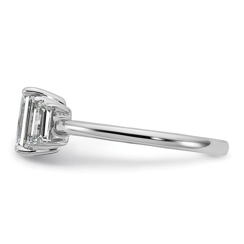 14kw 1 3/8ct Cert Lab Grown Diamond VS+ F+ Emerald&Trapezoid Eng Ring