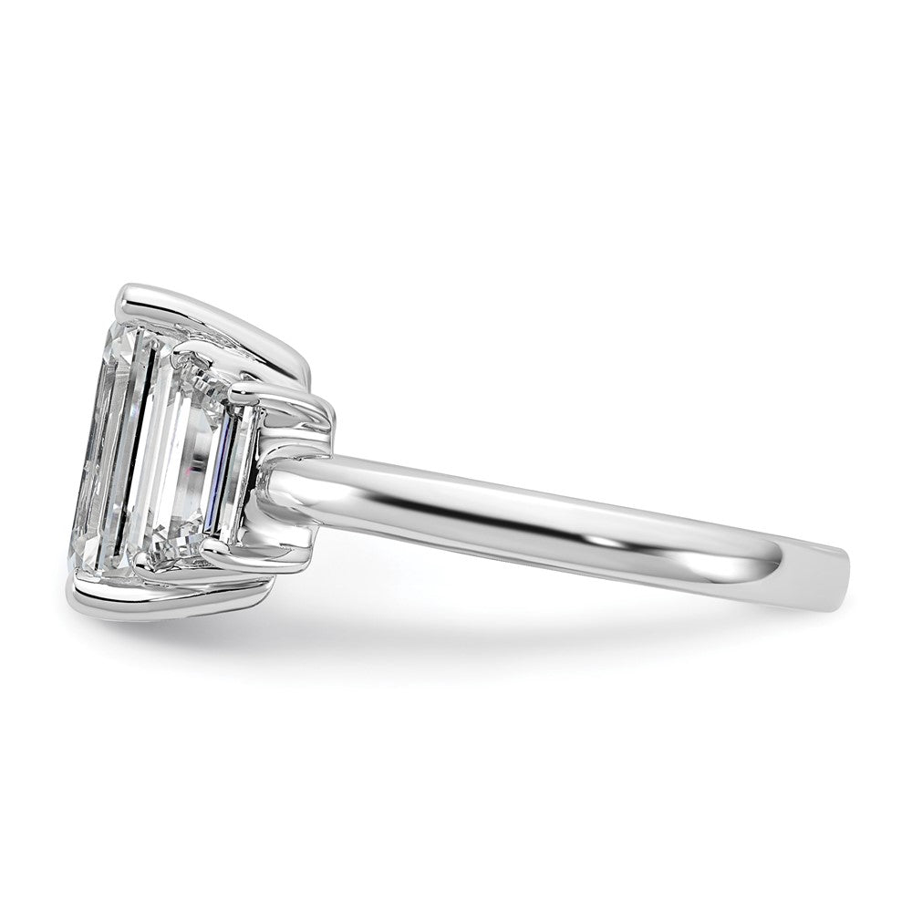14kw 4ct Lab Grown Diamond VS+ F+ Emerald&Trapezoid Eng Ring