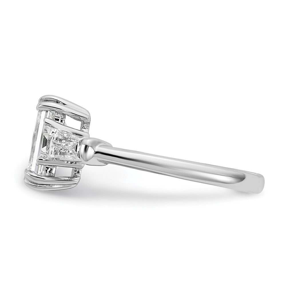 14kw 2 1/5ct Cert Lab Grown Dia VS+ F+ Emerald&Tapered Baguette Eng Ring