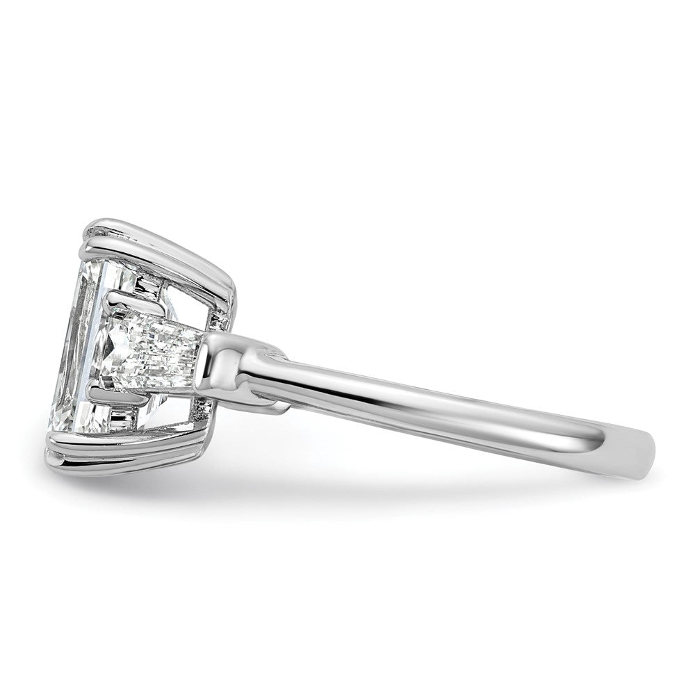 14kw 3 3/4ct Cert Lab Grown Dia VS+ F+ Emerald&Tapered Baguette Eng Ring