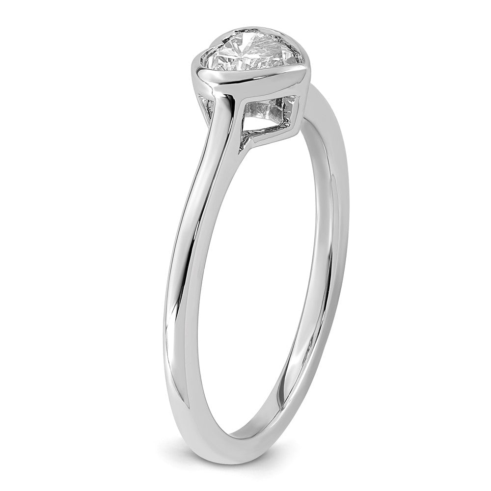 14kw Lab Grown Diamond VS+F+  Heart Bezel Ring